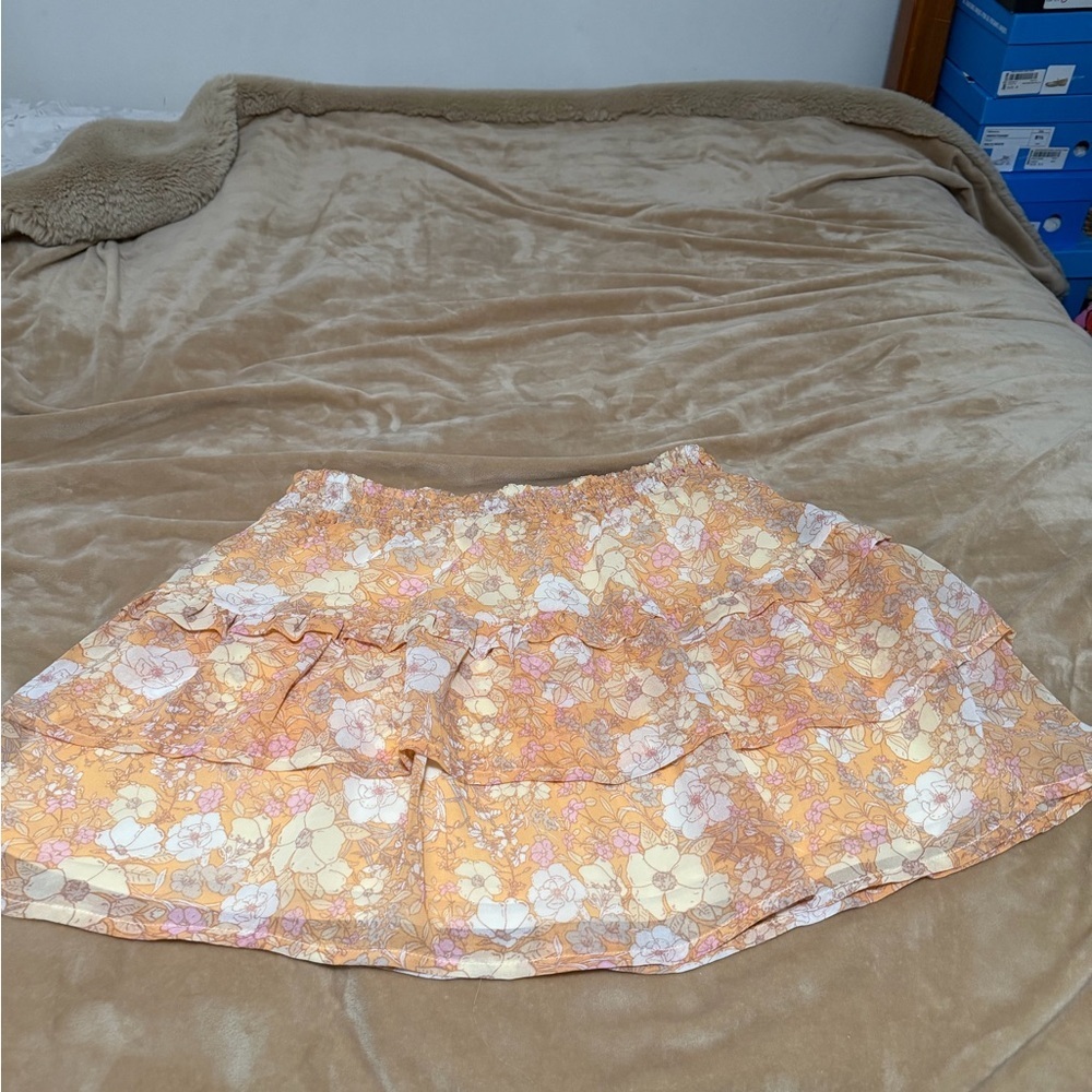 Le Lis Floral Tiered Mini Skirt in Peach & Cream Size Small